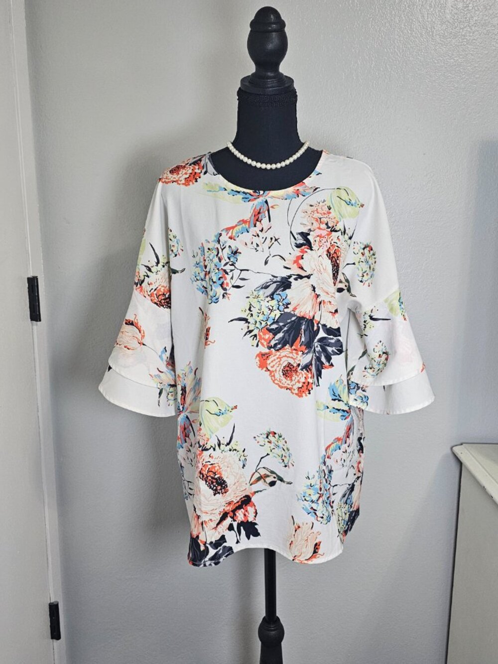 NEW Unbranded White With Floral Design Trumpet Sleeve Boho Chic Blouse Size L - Picture 2 of 6